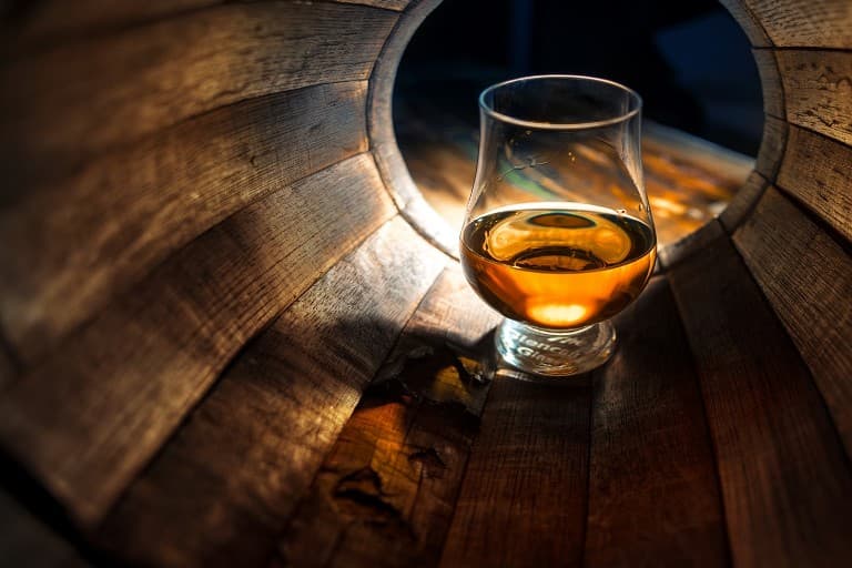 Hackertámadás meghiúsította a világ legnagyobb whisky-magángyűjteményének elárverezését