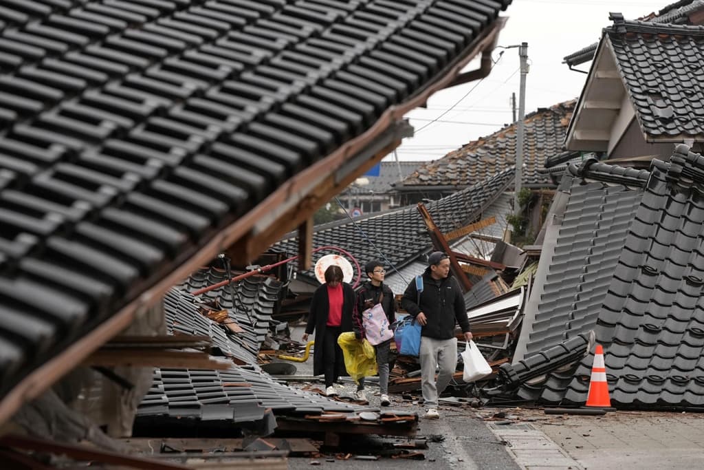 Tovább nőtt az újévi japán földrengés halálos áldozatainak száma