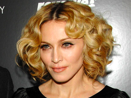 Madonna besült saját dalának éneklésekor