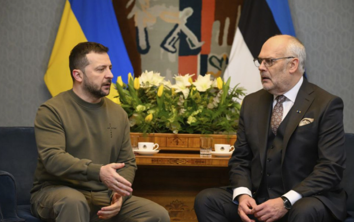 Volodimir Zelenszkij ukrán államfő Észtországban kezdett tárgyalásokat