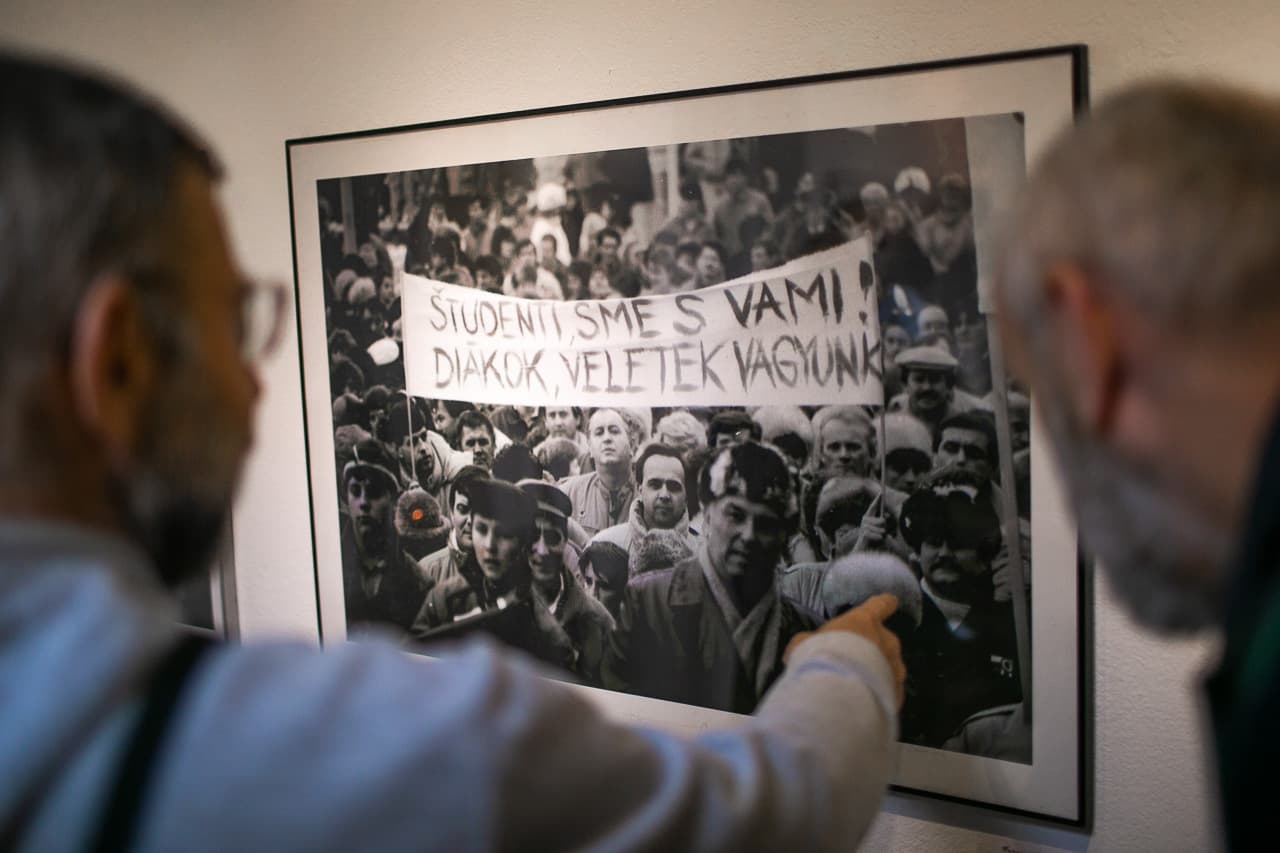 „Sohasem a demokrácia a hibás, mert a demokrácia nem egy személy” – A bársonyos forradalomról Dunaszerdahelyen