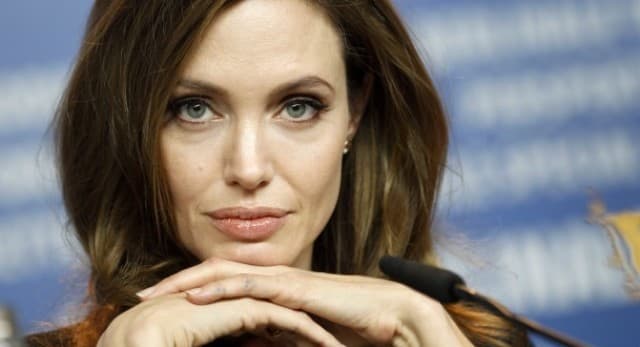 Egy szír árvával bővül Angelina Jolie és Brad Pitt családja
