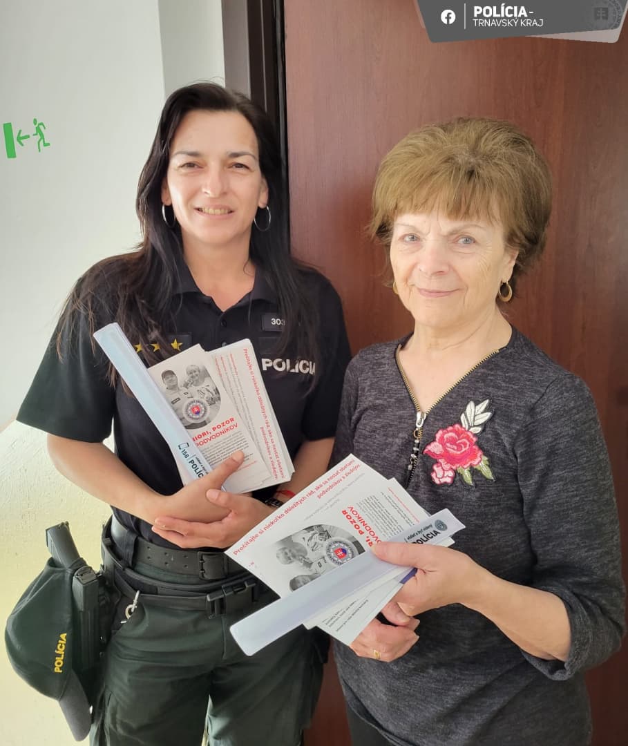 Postással vadászott nyugdíjasokra a dunaszerdahelyi rendőrnő
