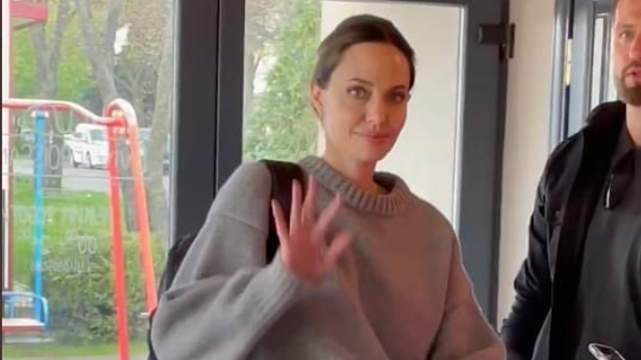 A világhírű színésznő, Angelina Jolie Ukrajnába utazott (VIDEÓ)