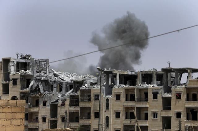 Többen meghaltak egy orosz légicsapásban egy szíriai menekültekkel teli településen