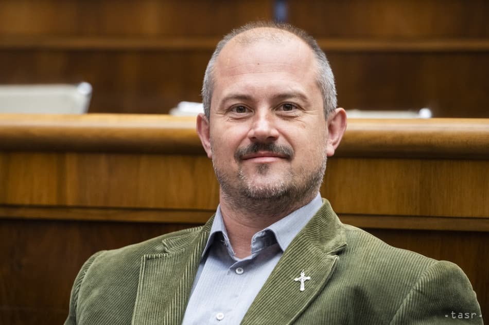 Az ĽSNS ismét pártelnökké választotta Marian Kotlebát