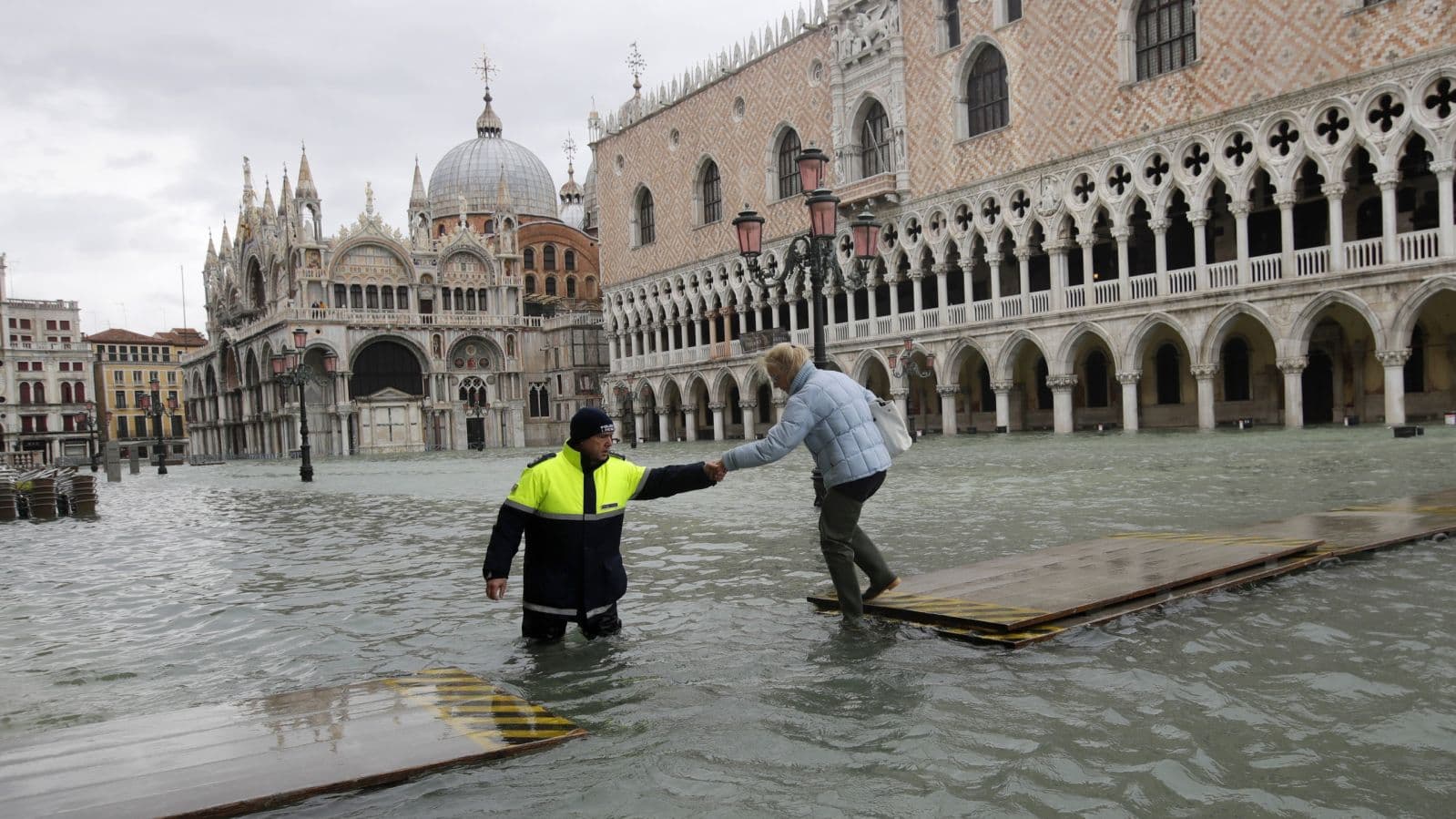Ismét lezárták a Szent Márk teret az árvíz miatt