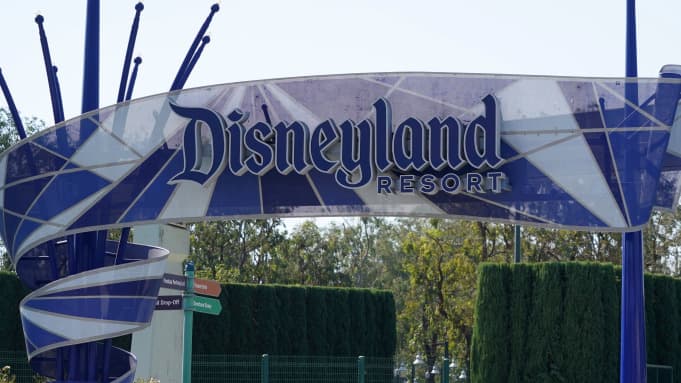 Hatalmas oltóközpont lesz a kaliforniai Disneylandben