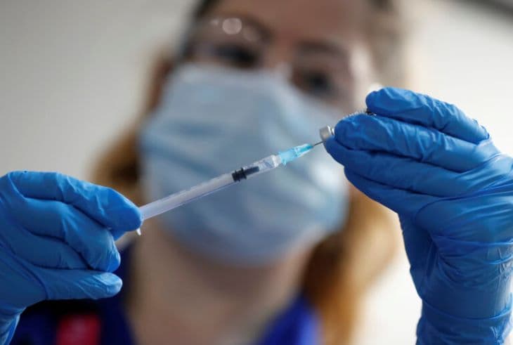 Januárban 200 ezer adag Pfizer-vakcinát adunk el a dánoknak