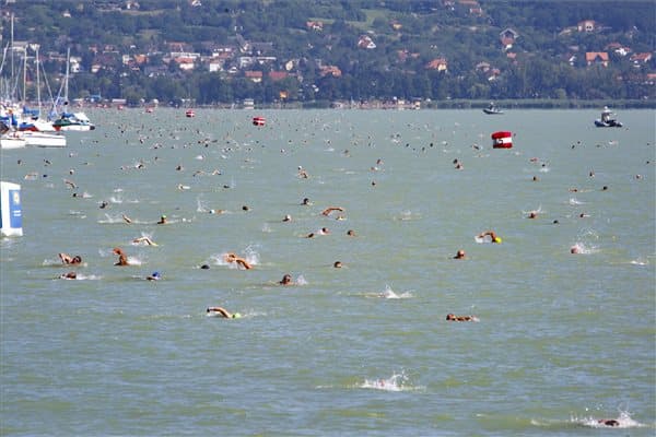 Újra kellett éleszteni egy úszót a Balaton-átúszáson