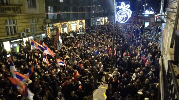 Tizedik hete tüntettek Belgrádban az államfő ellen
