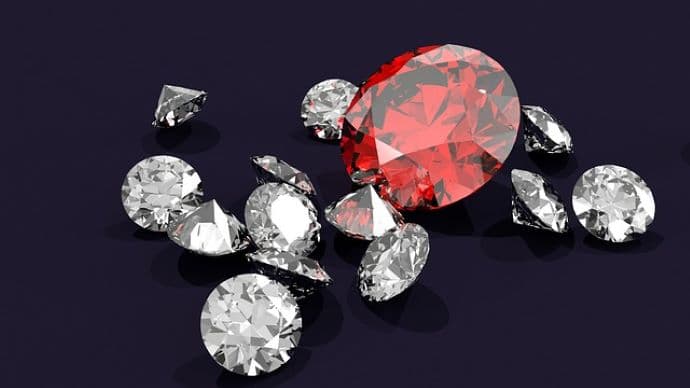 Alig 300 eurónyi kárt köteles megtéríteni a több mint 5 millió eurót lopó gyémánttolvaj