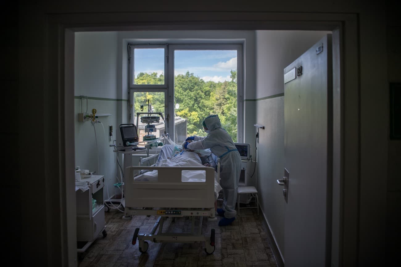 Újabb nyolc áldozata van a koronavírusnak, 581-gyel nőtt a fertőzöttek száma Magyarországon
