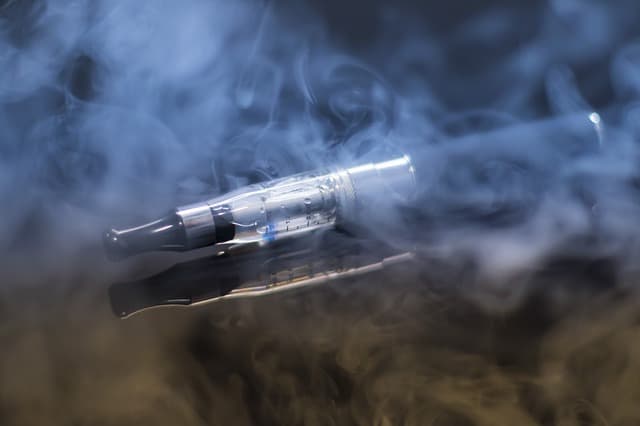TRAGIKUS: Felrobbant az e-cigaretta a férfi szájában - nem élte túl
