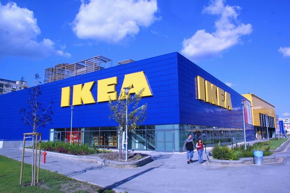 Újabb őrület terjed: Ikeában alvás!