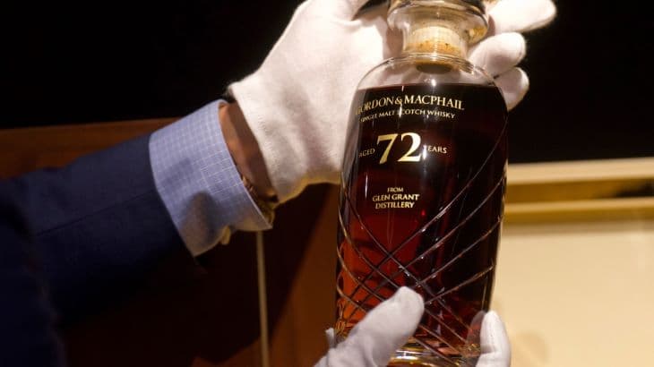Egy 72 éves, ritka skót whiskyt árvereznek el
