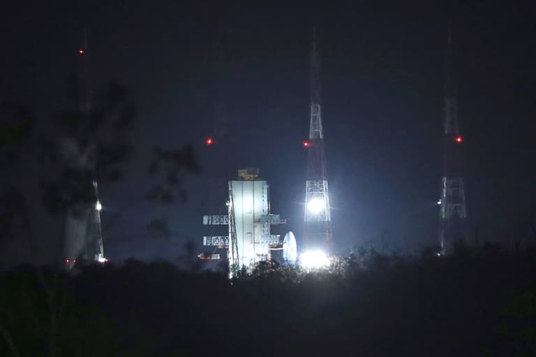 Megszakították az első, leszállást is magába foglaló indiai Hold-misszió startját