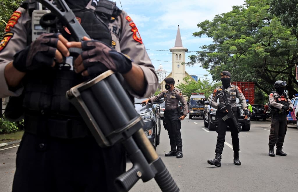 Öngyilkos merénylet történt egy katolikus templomnál Indonéziában