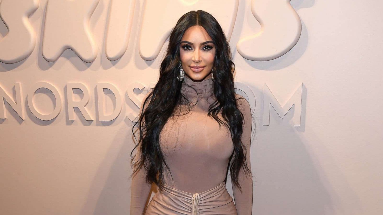 PÖRÖG A BIZNISZ: Fél óra alatt elkapkodták Kim Kardashian mosható arcmaszkjait