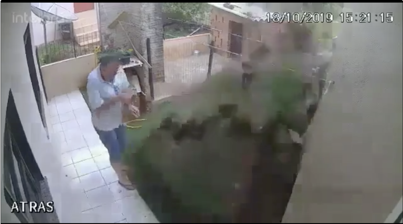 Csótányokat akart irtani a férfi, felrobbantotta a kertjét – VIDEÓ