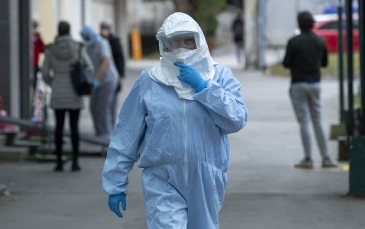 WHO: Európába tolódott a pandémia súlypontja, a betegség miatti halálozások száma túlszárnyalta a globálisan Kínán kívül elhunytakét