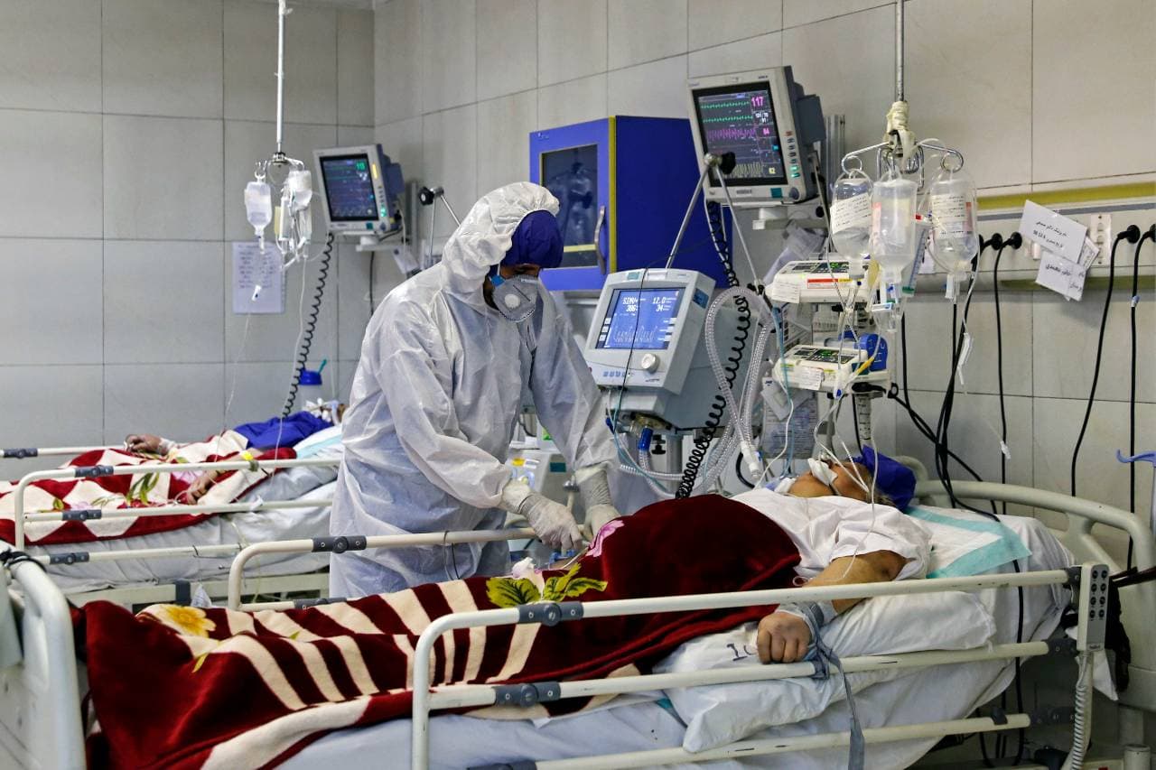 Iránban már a vírus negyedik hulláma tombol, a fél országot lezárták