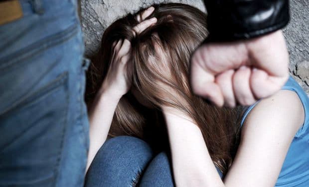HORROR: 12 éves fiúk erőszakoltak meg egy 6 éves lányt az iskolában