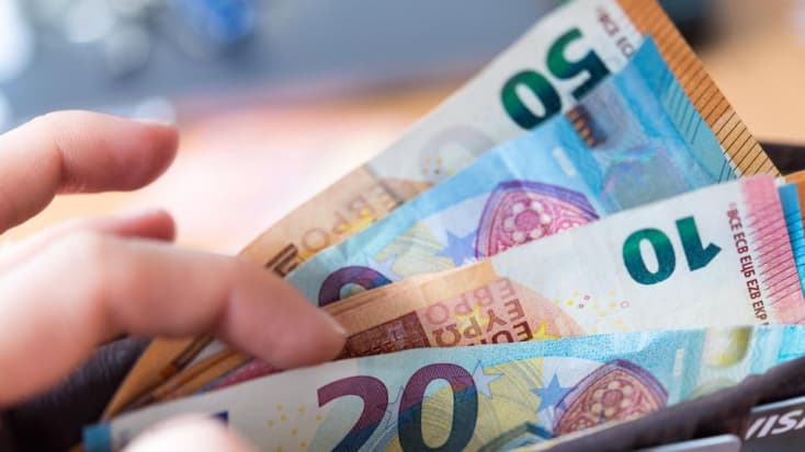 Emelkedtek a fizetések Szlovákiában majdnem minden ágazatban