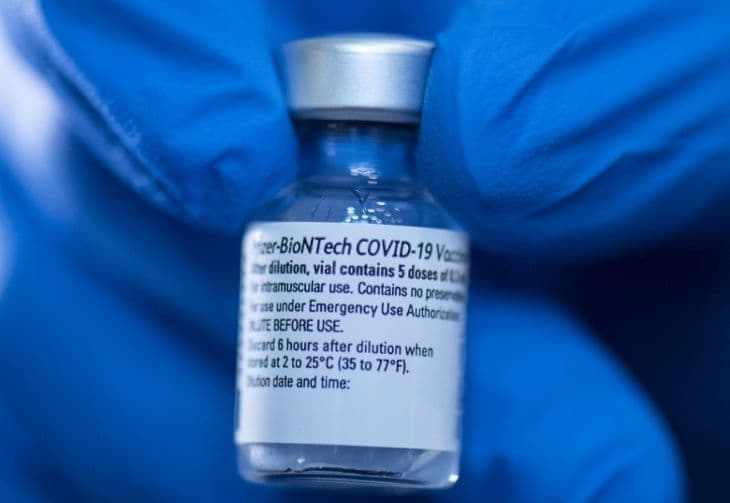 Van egy ország, ahol Pfizer vakcinát ajánlanak harmadik oltásként két Sinopharm után