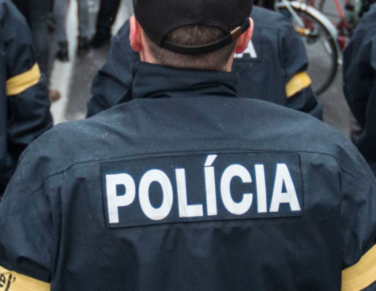Mintha a föld nyelte volna el a több mint 100 ezer euróval felszívódó rendőrt – feletteseit már felelősségre vonták