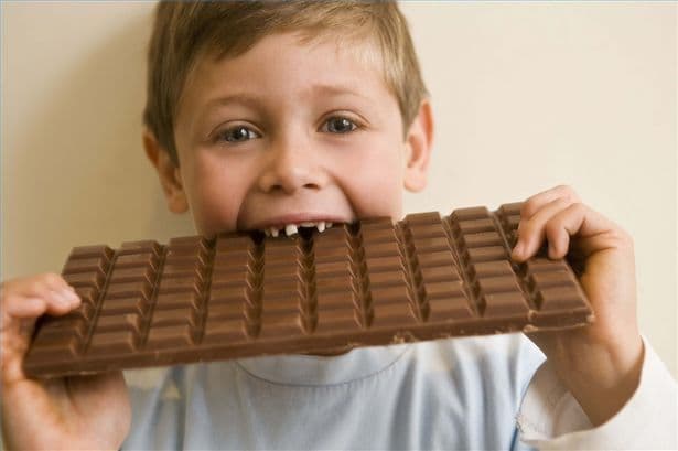 A cukorfogyasztás csökkentése gyorsan javítja az elhízott gyerekek egészségét