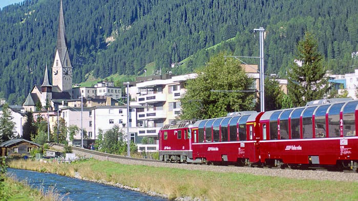 Svájcban a korábban tervezettnél hamarabb lazítanak több korlátozáson