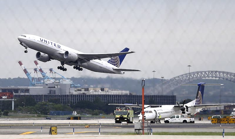 Pörög a világgazdaság, egyre nagyobb profitot vágnak zsebre a légitársaságok
