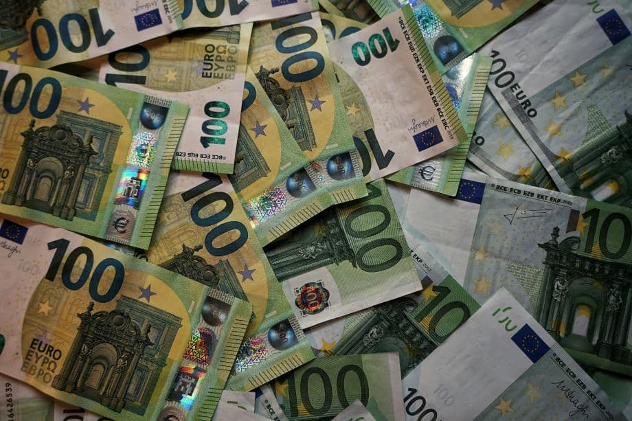 A pártok legfeljebb 3 millió eurót költhetnek az európai parlamenti választási kampányra